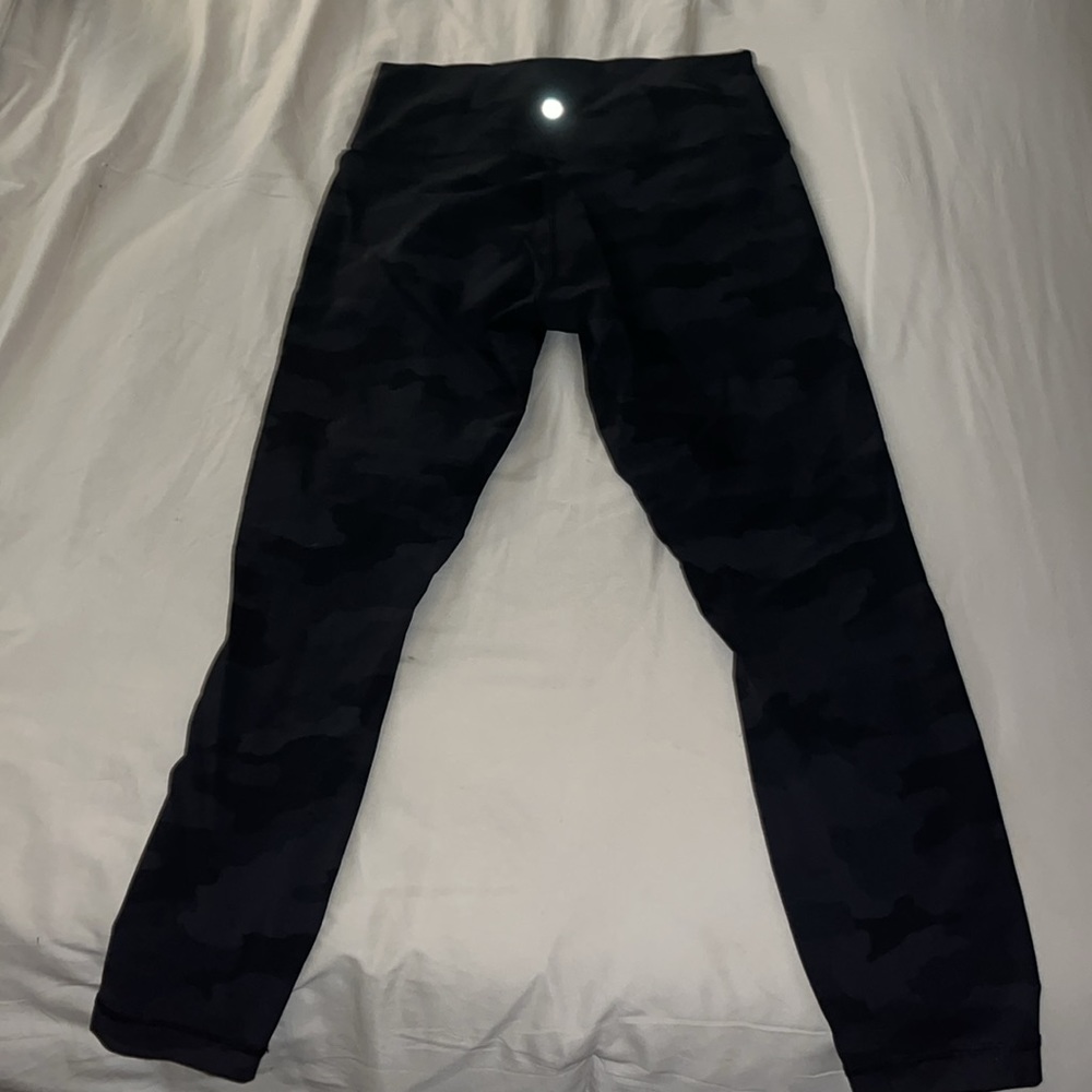 LULULEMON black camo wunder under leggings